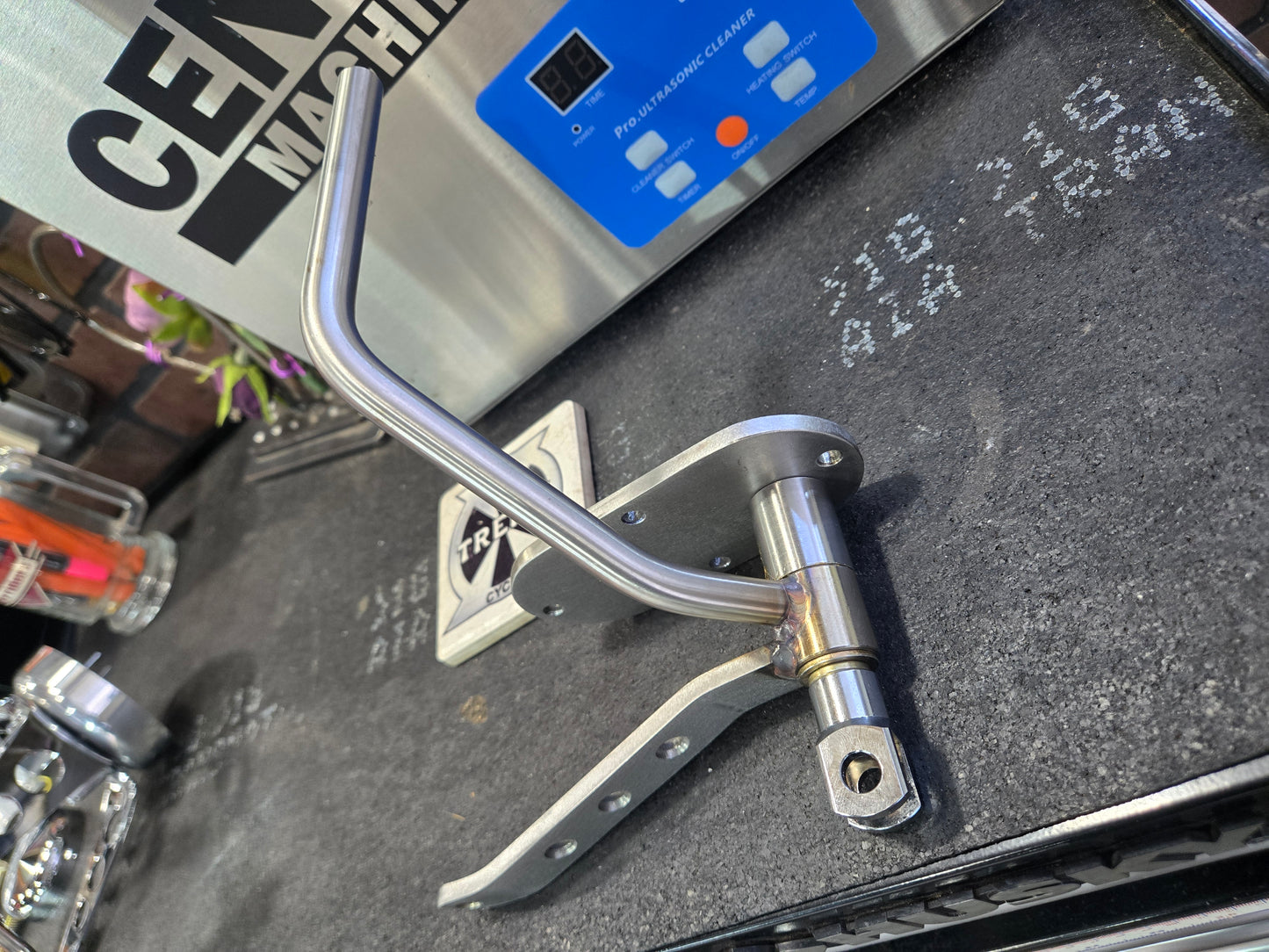 Stainless steel Mid controls for all big twins with 5 or 6  speed trans with oval inspection primary cover.