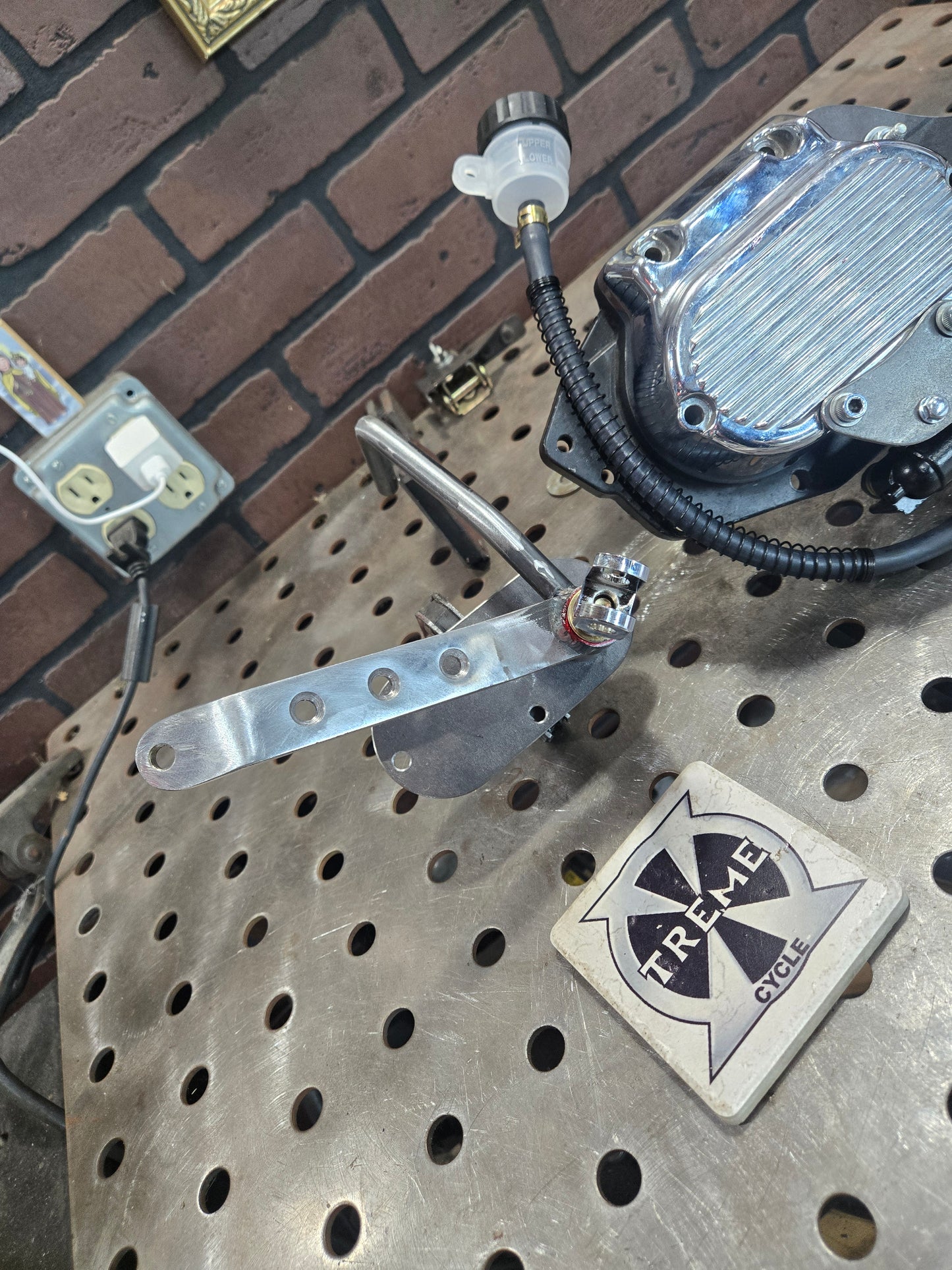 Raw steel mid controls for all 5 and 6 speed big twins with oval inspection cover.