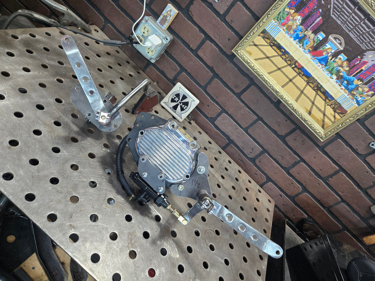 Raw steel mid controls for all 5 and 6 speed big twins with oval inspection cover.